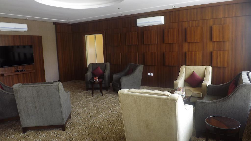 Baron Palace - Almasif Hotel Apartments Riad Exterior foto
